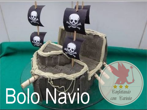 Decorando bolo em formato de Navio
