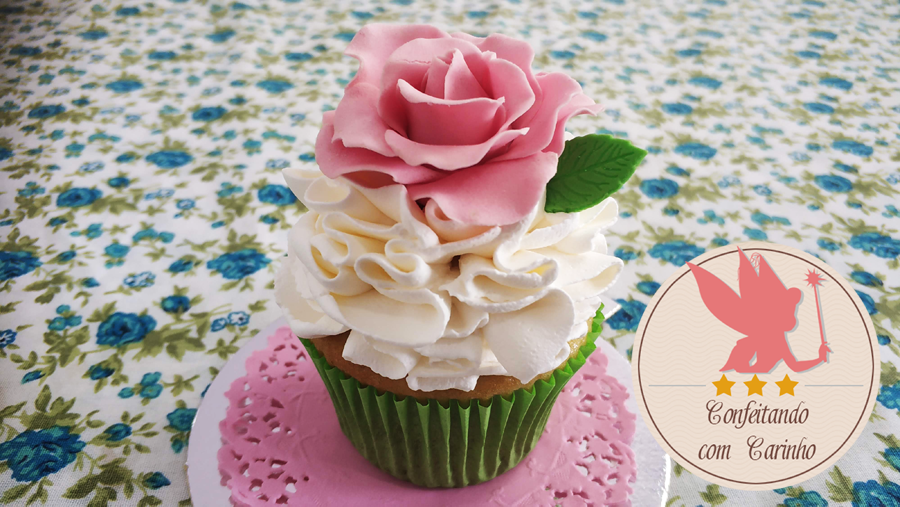 Decoracao para cupcake em chantilly